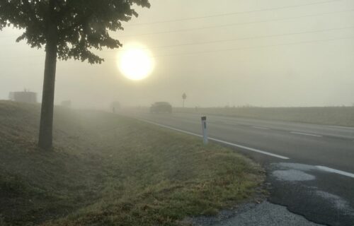 Unbeleuchtetes Fahrzeugheck min